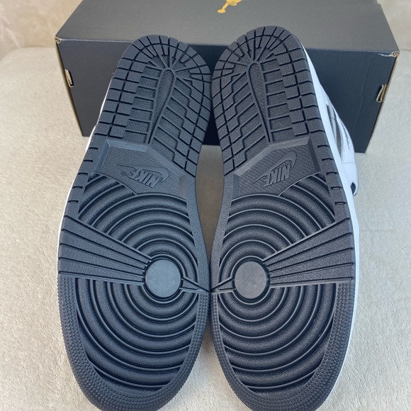 Nike Air Jordan 1 Retro Mid "White Shadow" - Picture 9 of 12